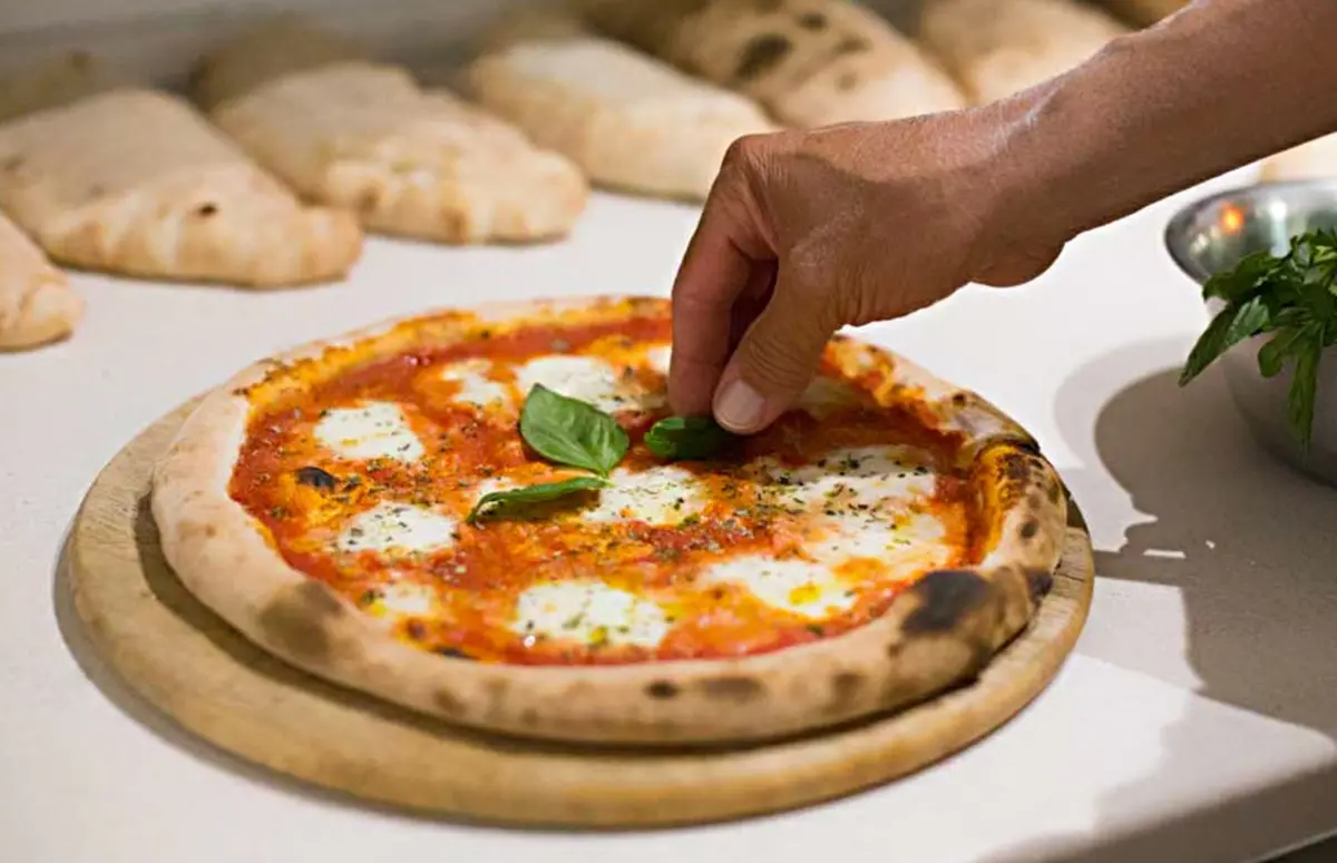 World Pizza Day 2026: c’è un pezzo di Calabria tra le pizze dei grandi maestri da Nord a Sud\n