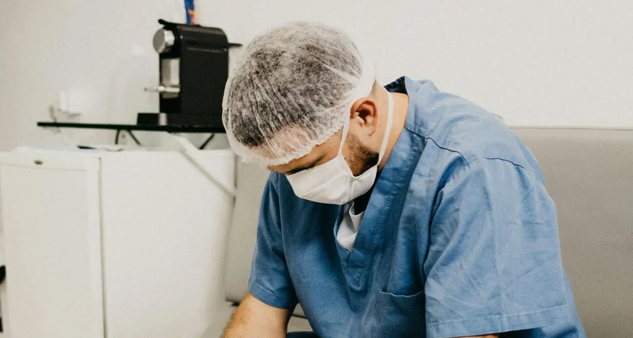 Sanità in crisi, nel Vibonese mancano oltre 400 tra medici e infermieri. Annunciati nuovi posti letto ma Tropea perde un altro reparto