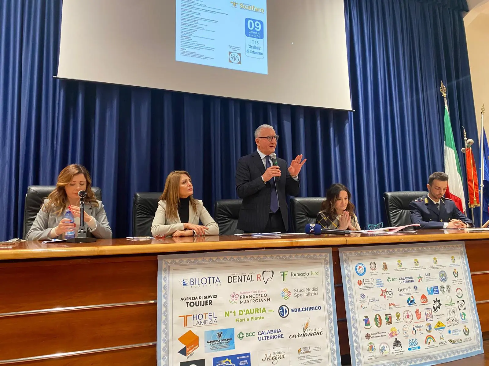 Bullismo, cyberbullismo e violenza di genere: vittime, forze dell’ordine e magistratura a scuola con il progetto “Chiedimi se sono felice”