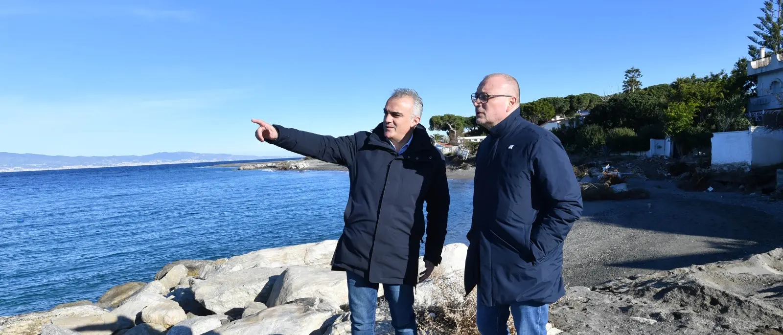 Danni mareggiate a Bocale, sopralluogo di Versace e Marino: «Preservare il tratto di costa per il futuro»\n