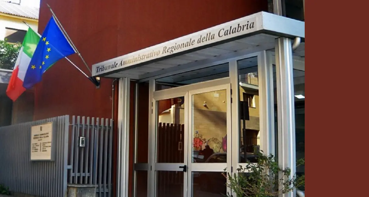 Maxi appalto per le pulizie all’Asp di Cosenza, la società rinuncia alla sospensiva e il Tar fissa il merito: udienza ad aprile\n