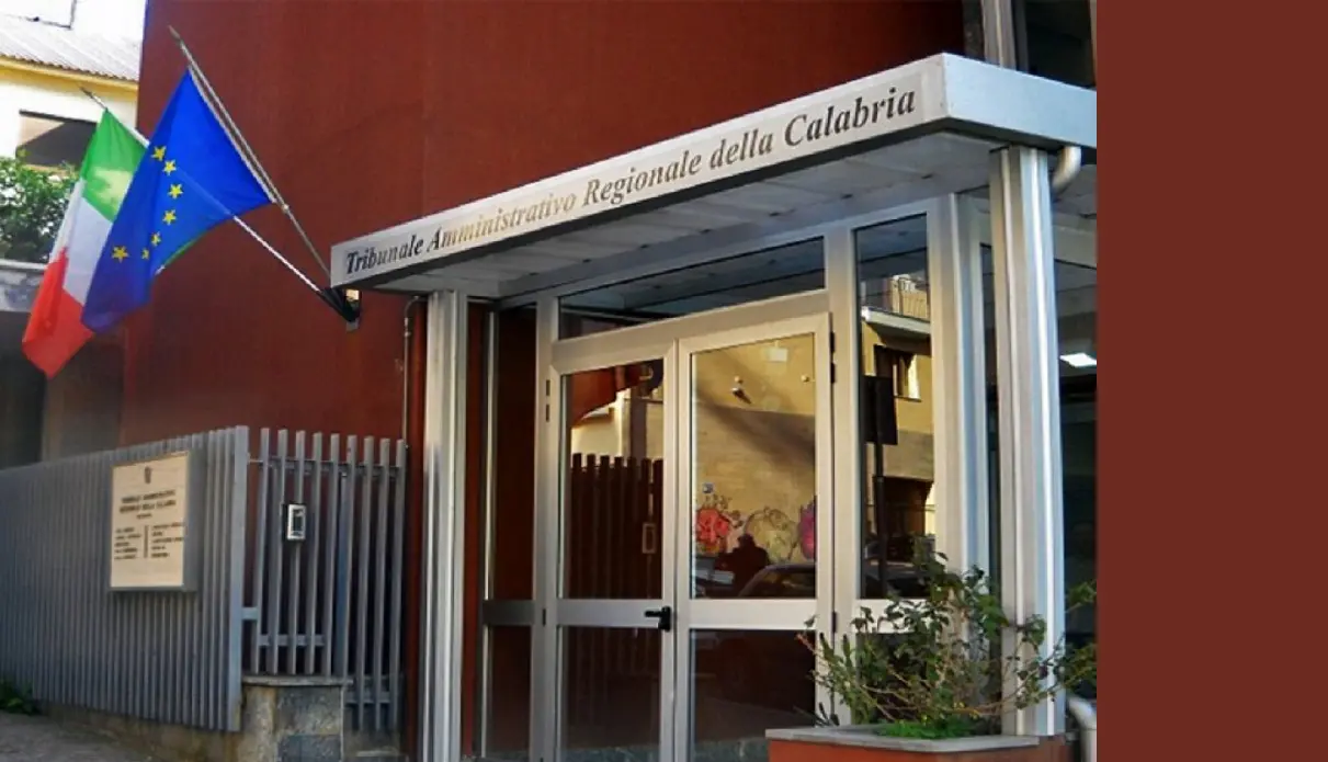 Maxi appalto per le pulizie all’Asp di Cosenza, la società rinuncia alla sospensiva e il Tar fissa il merito: udienza ad aprile\n