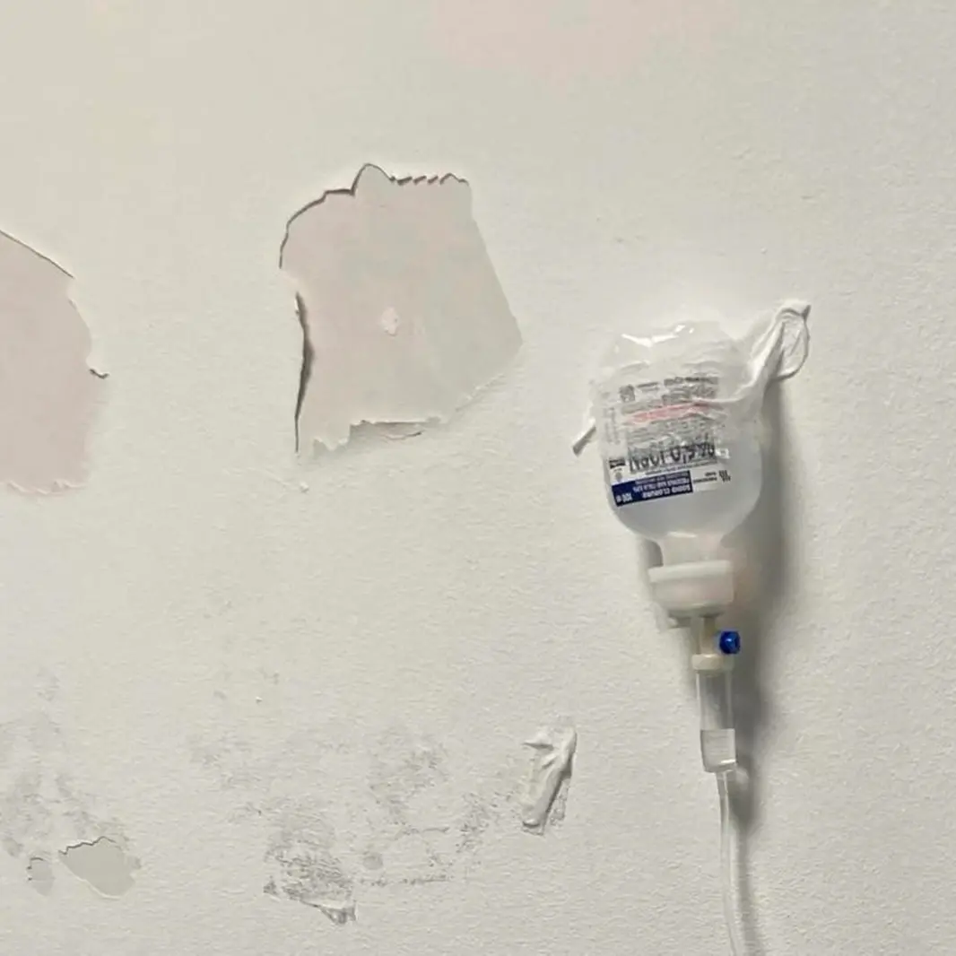 Due giorni in Pronto Soccorso in attesa di ricovero con la flebo attaccata al muro con un cerotto: la testimonianza che premia il personale e boccia le carenze\u00A0strutturali\n