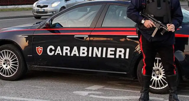 Corigliano, motociclista non si ferma all’alt e travolge due carabinieri: rintracciato\n