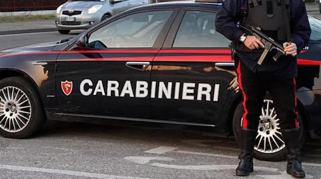 Corigliano, motociclista non si ferma all’alt e travolge due carabinieri: rintracciato\n