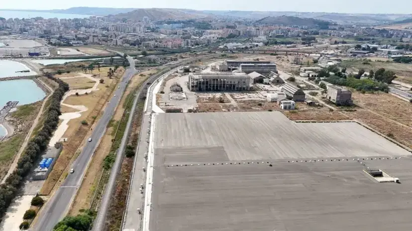 Stop bonifica Crotone, il Comune e la Provincia: «Fatto grave, rinvii inaccettabili». La replica: «Atto dovuto»\n