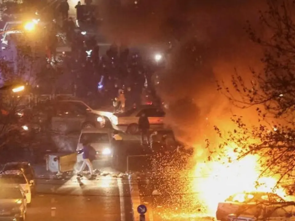 Iran, Reuters: «Possibile intervento degli Stati Uniti nelle prossime 24 ore»