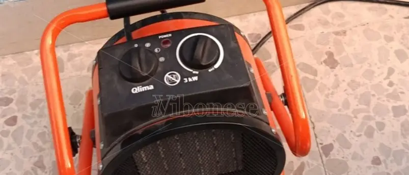 Nautico di Pizzo, in classe con la stufetta elettrica. Ma il dirigente assicura: «La nuova caldaia è arrivata, venerdì in funzione»\n