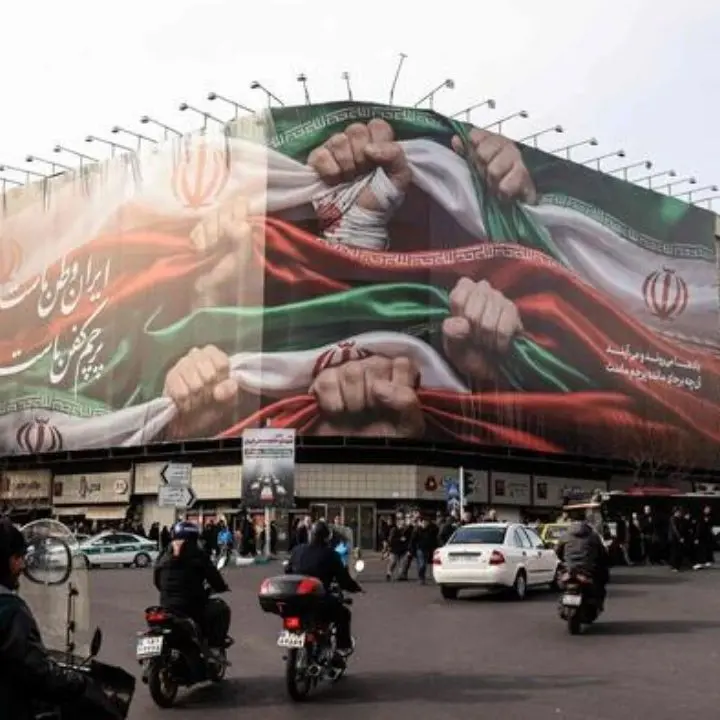 Iran, Trump: «Le uccisioni si sono fermate». Ma l’ipotesi di un intervento Usa resta