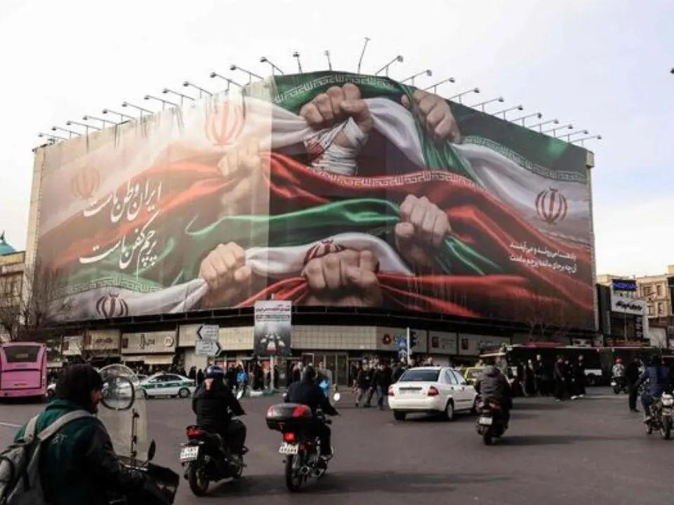 Iran, Trump: «Le uccisioni si sono fermate». Ma l’ipotesi di un intervento Usa resta