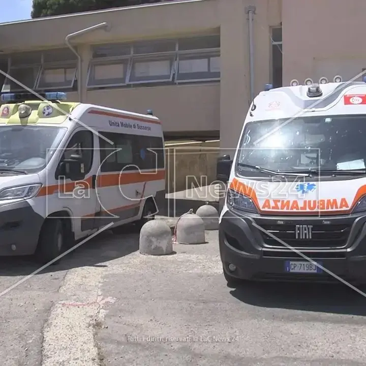 L’ambulanza non c'è: 64enne di Longobucco muore tra le braccia dei parenti mentre lo portano in auto a Rossano