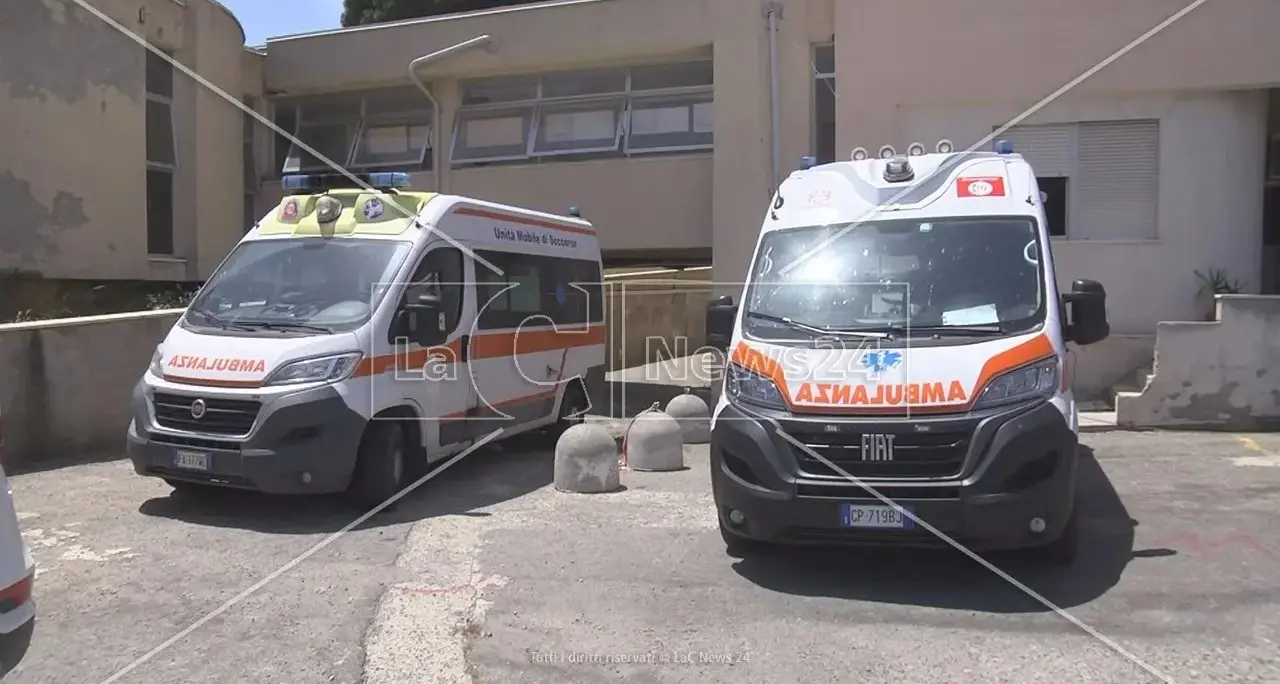 L’ambulanza non c'è: 64enne di Longobucco muore tra le braccia dei parenti mentre lo portano in auto a Rossano