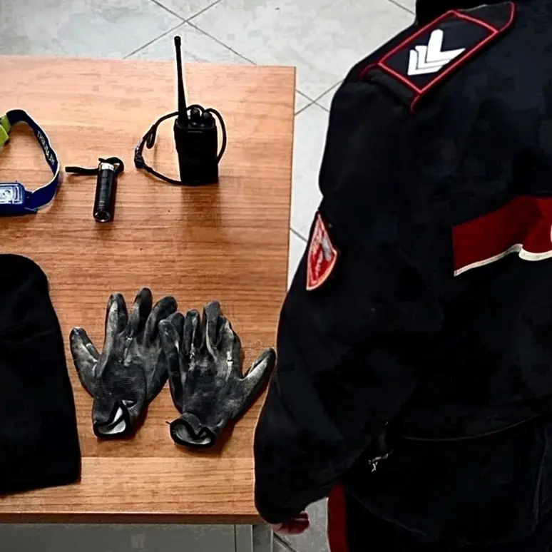 Lamezia, ladri in passamontagna nelle Cantine Lento: i carabinieri li mettono in fuga e arrestano un 42enne