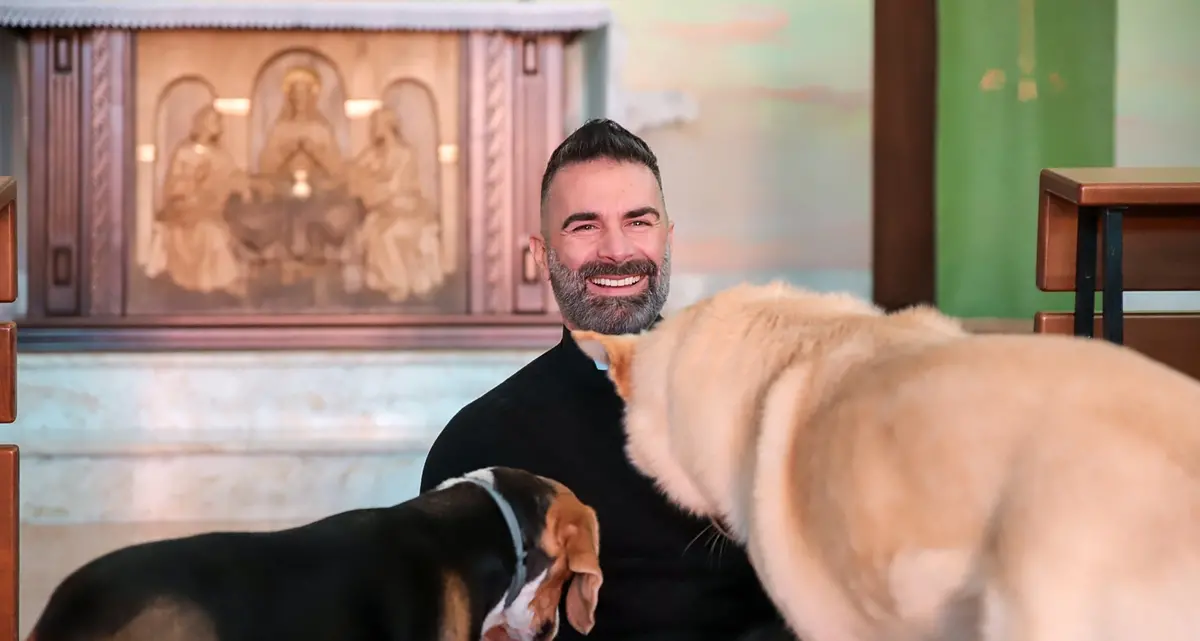 Ad Anoia l’incontro con\u00A0Don Cosimo Schena, il prete amante degli animali\n