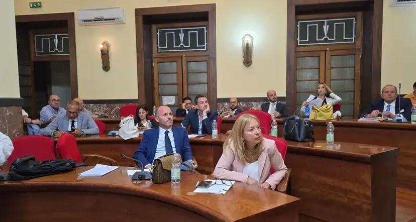 Crisi politica al Comune, per l’opposizione le dimissioni di Colelli sono «il colpo di grazia per l’Amministrazione Romeo»\n