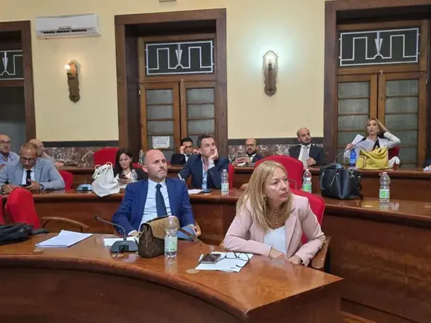 Crisi politica al Comune, per l’opposizione le dimissioni di Colelli sono «il colpo di grazia per l’Amministrazione Romeo»