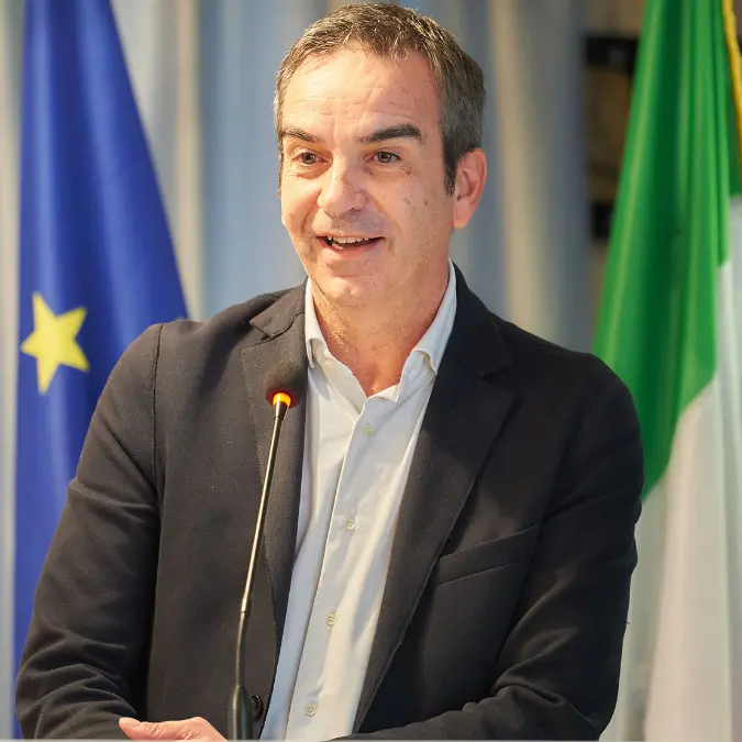 La Calabria a caccia di specialisti, Occhiuto: «Medici stranieri potranno venire a lavorare qui». Ecco le figure più richieste\n