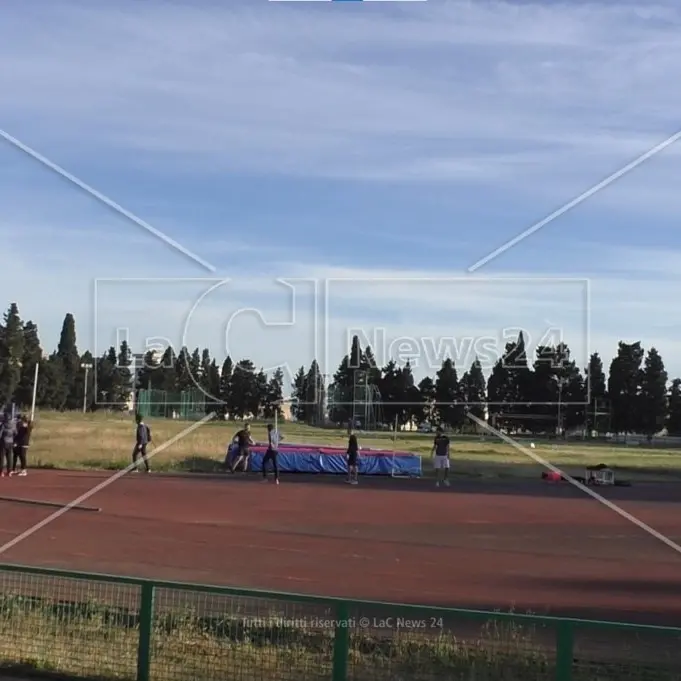 Atletica leggera a Reggio Calabria, società in piazza: impianti inadeguati e attività compromessa\n