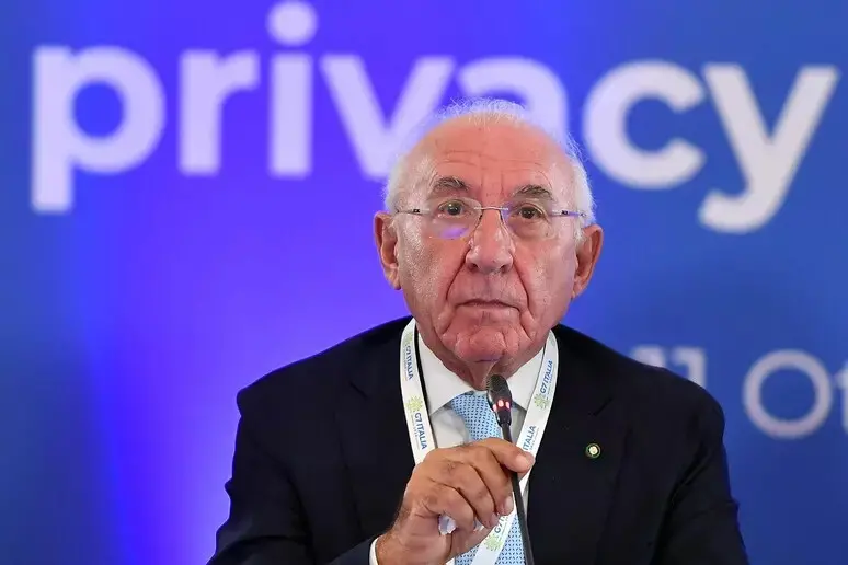 Perquisizioni della Gdf nella sede del Garante della Privacy