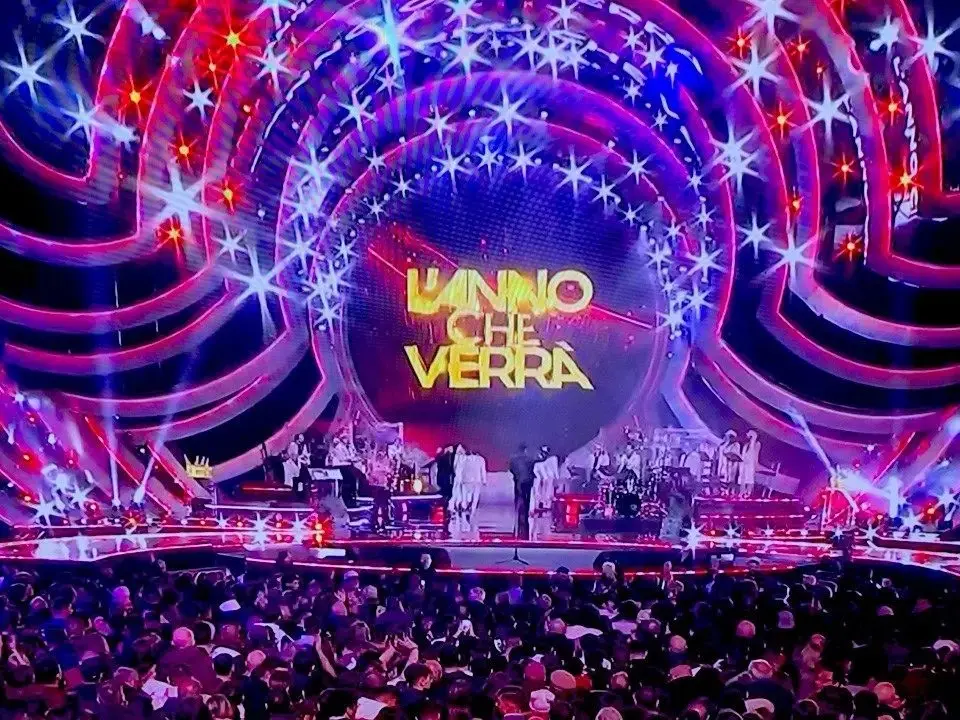 Capodanno Rai, quanto ci costi: mezzo milione di euro tra hotel, palco e sicurezza per L’Anno che verrà
