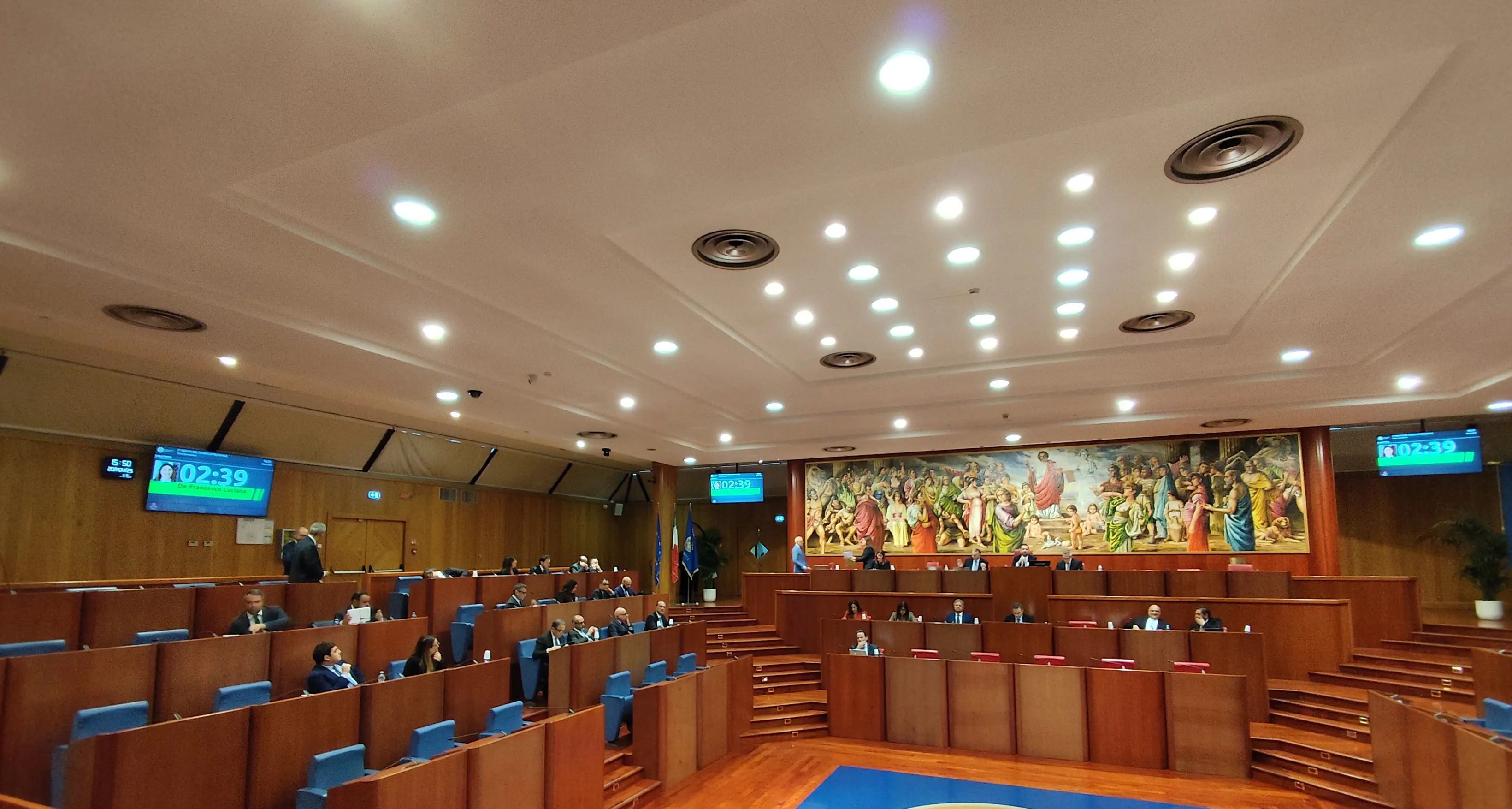 Consiglio regionale, la legge Taglia privilegi torna dopo 7 anni nel cassetto: propone tagli del 40% per gli stipendi dei politici\n