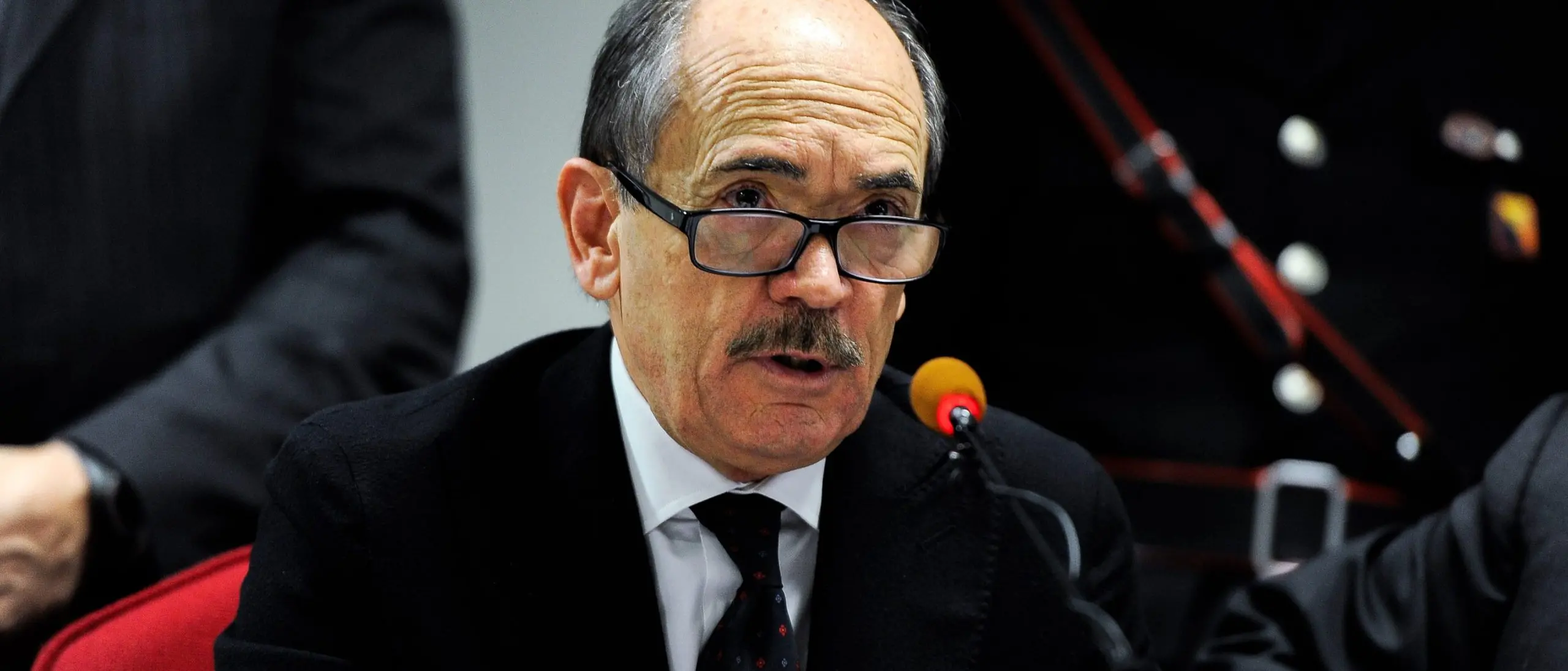 Dossieraggio,\u00A0la relazione della Commissione Antimafia accusa\u00A0De Raho: «Ne esce a pezzi». La replica: «Piena di falsità»\n