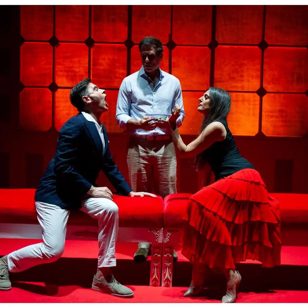 “L’Illusione Coniugale”: una commedia brillante in scena a Caulonia per la stagione teatrale della Locride\n