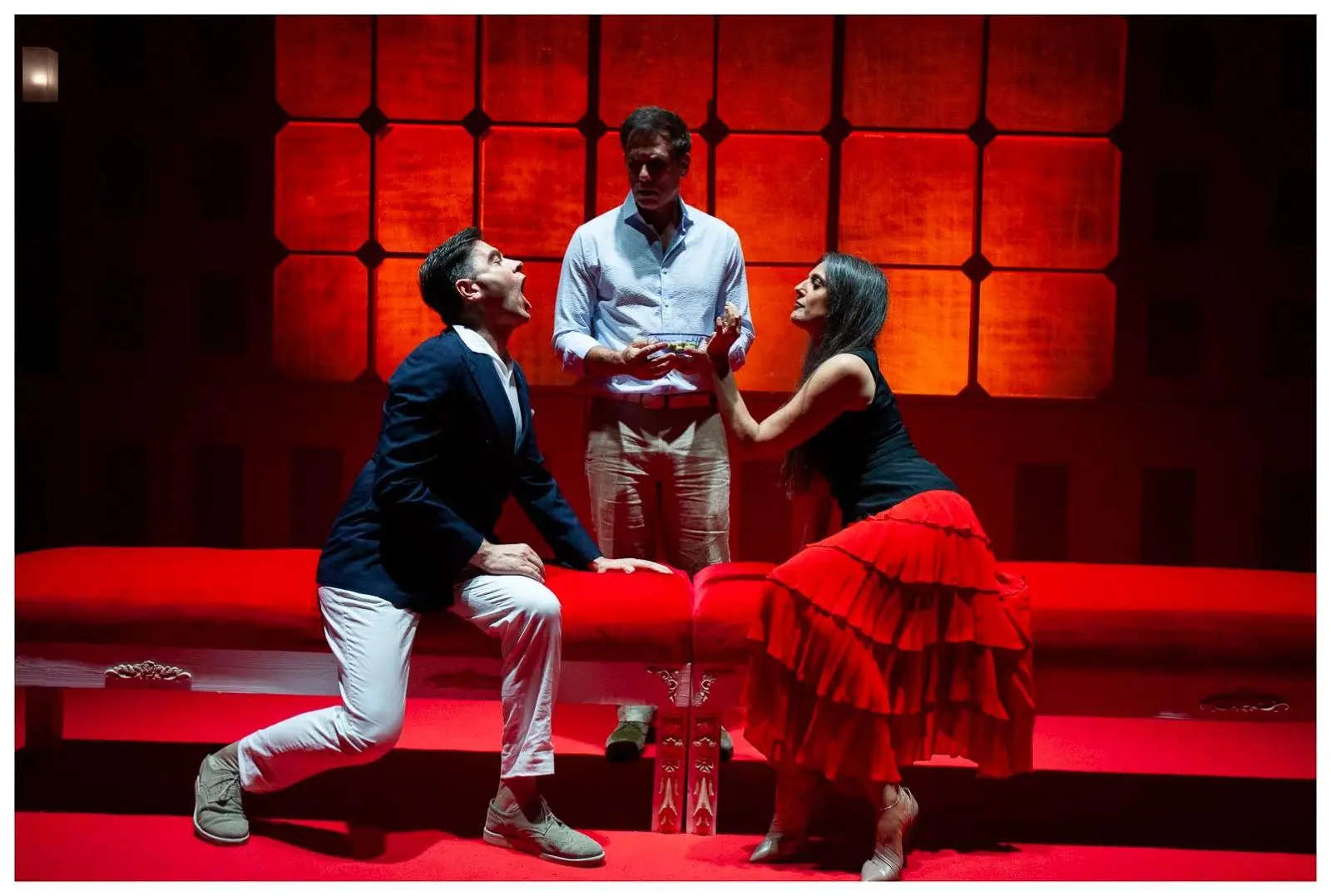 “L’Illusione Coniugale”: una commedia brillante in scena a Caulonia per la stagione teatrale della Locride\n