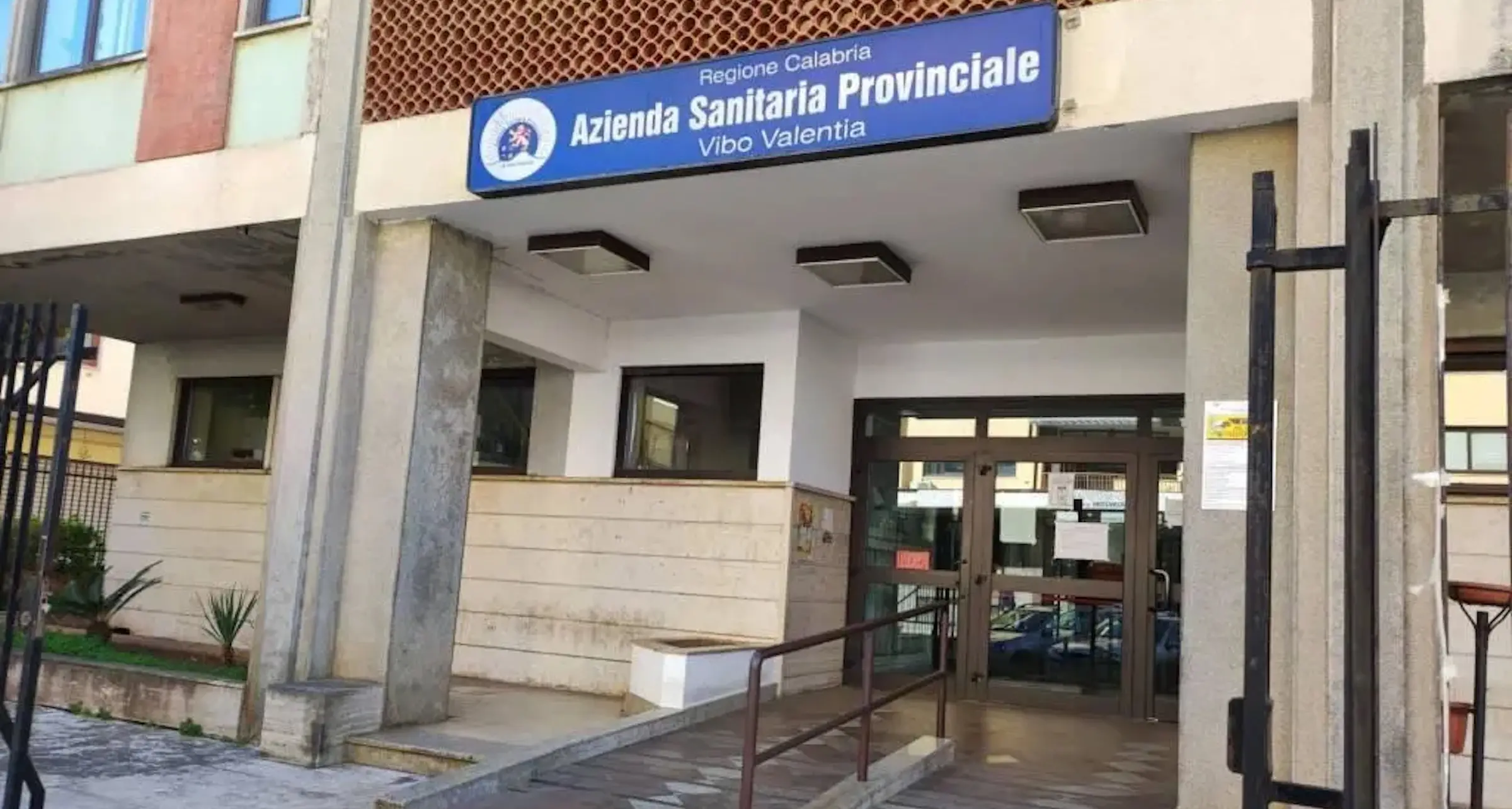 Asp di Vibo, la vertenza sui buoni pasti si chiude con un accordo per 187 sanitari: 5 anni di arretrati fino a 2.250 euro ciascuno\n