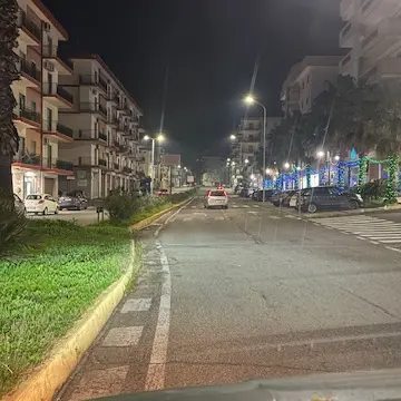 Aggressione in centro a Rossano: un ferito e caccia all’uomo\n