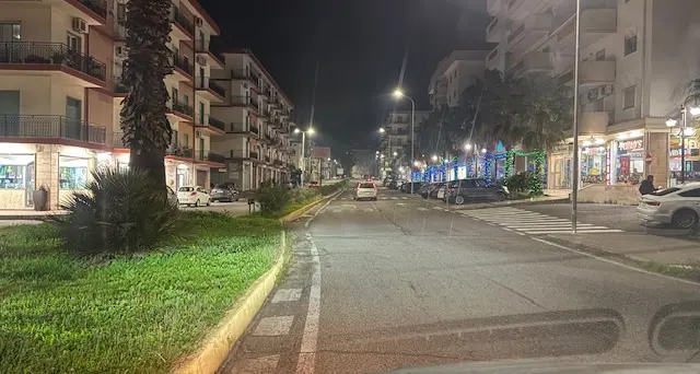 Aggressione in centro a Rossano: un ferito e caccia all’uomo\n