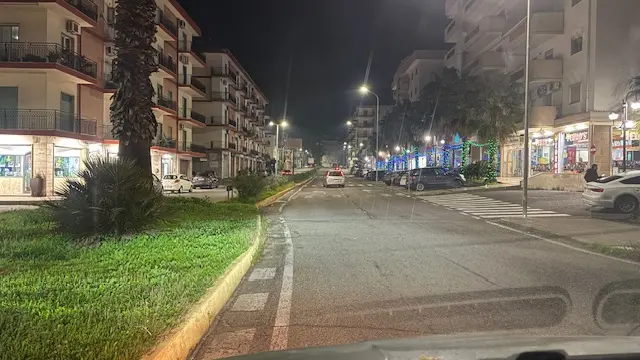 Aggressione in centro a Rossano: un ferito e caccia all’uomo\n