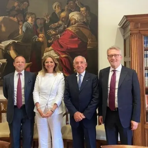 Voli, cene di lusso e…bistecche: così (secondo le accuse) il Garante della privacy è stato trasformato in un bancomat\n