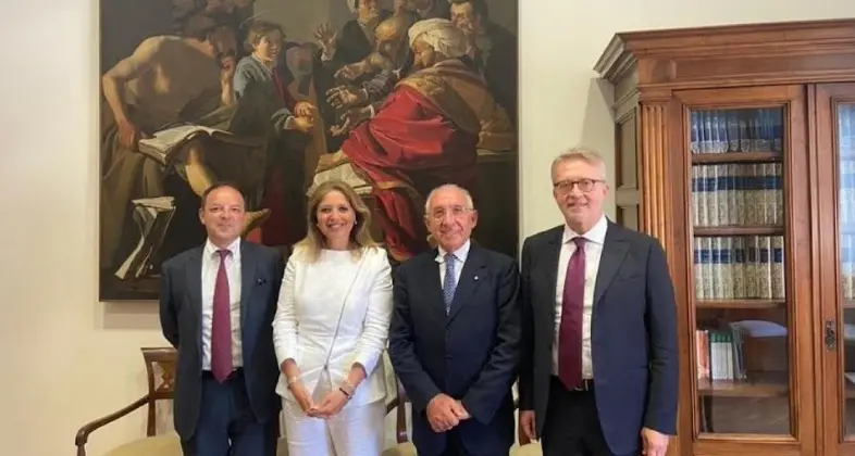 Voli, cene di lusso e…bistecche: così (secondo le accuse) il Garante della privacy è stato trasformato in un bancomat\n