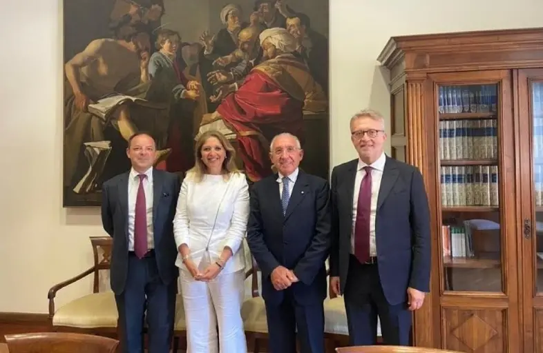 Voli, cene di lusso e…bistecche: così (secondo le accuse) il Garante della privacy è stato trasformato in un bancomat\n