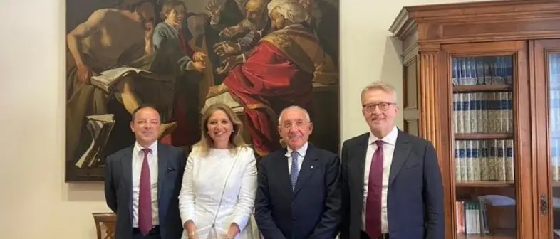 Voli, cene di lusso e…bistecche: così (secondo le accuse) il Garante della privacy è stato trasformato in un bancomat\n