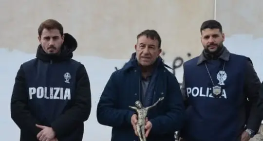 Furto in chiesa a Gioia Tauro, crocifisso e campana recuperati dalla Polizia in meno di 48 ore\n