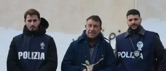 Furto in chiesa a Gioia Tauro, crocifisso e campana recuperati dalla Polizia in meno di 48 ore\n