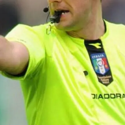 Arbitro preso a pugni e derubato in Prima Categoria: pesanti sanzioni per l’Academy Crotone\n