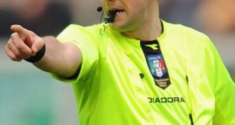 Arbitro 20enne preso a pugni e derubato in Prima Categoria: pesanti sanzioni per l’Academy Crotone\n
