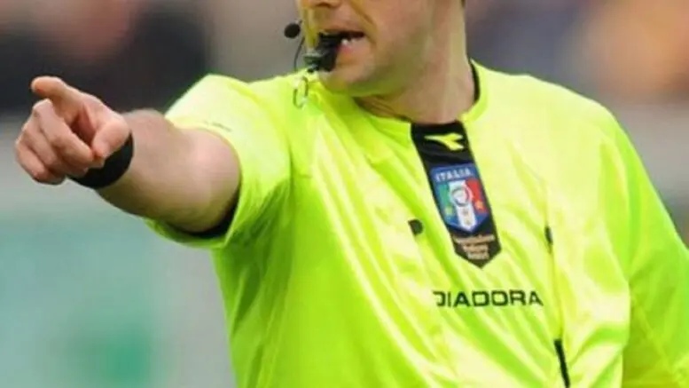 Arbitro 20enne preso a pugni e derubato in Prima Categoria: pesanti sanzioni per l’Academy Crotone\n