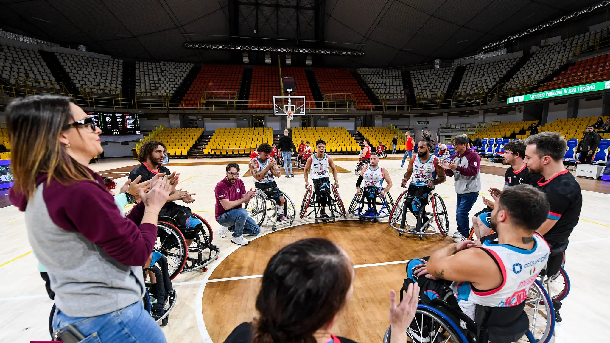 <p>La squadra</p>\\n