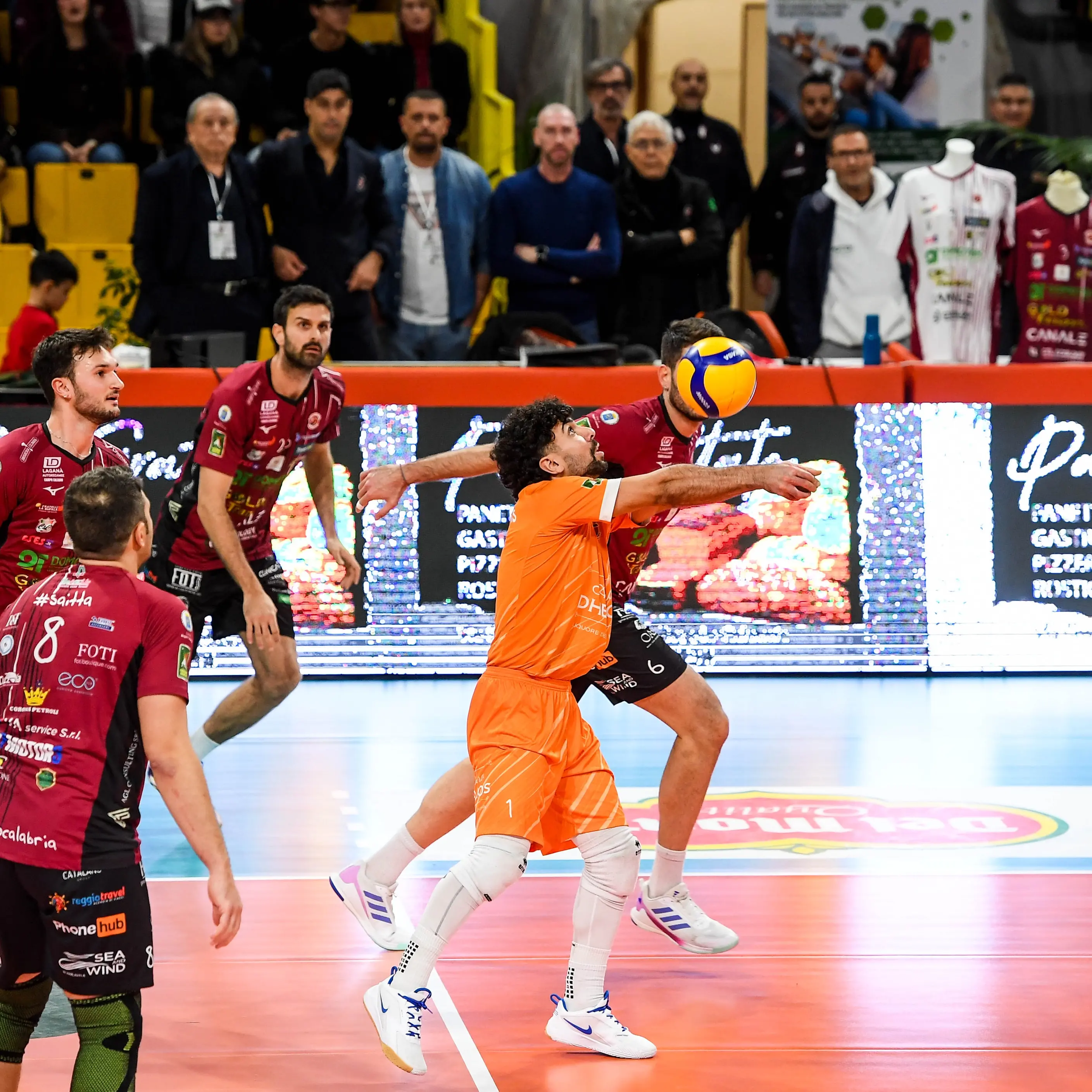 Domotek, De Santis alla vigilia della sfida di vertice: lavoro, umiltà e ambizione per provare il sorpasso in casa della capolista\n