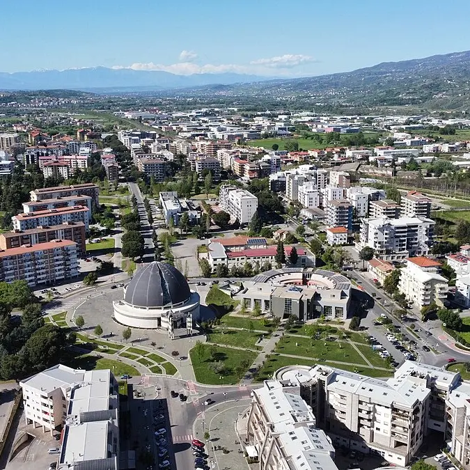 Rende, nuova ordinanza sul verde privato: obblighi per i proprietari e interventi sostitutivi del Comune\n