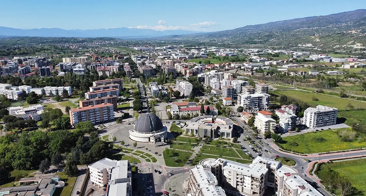 Rende, nuova ordinanza sul verde privato: obblighi per i proprietari e interventi sostitutivi del Comune\n