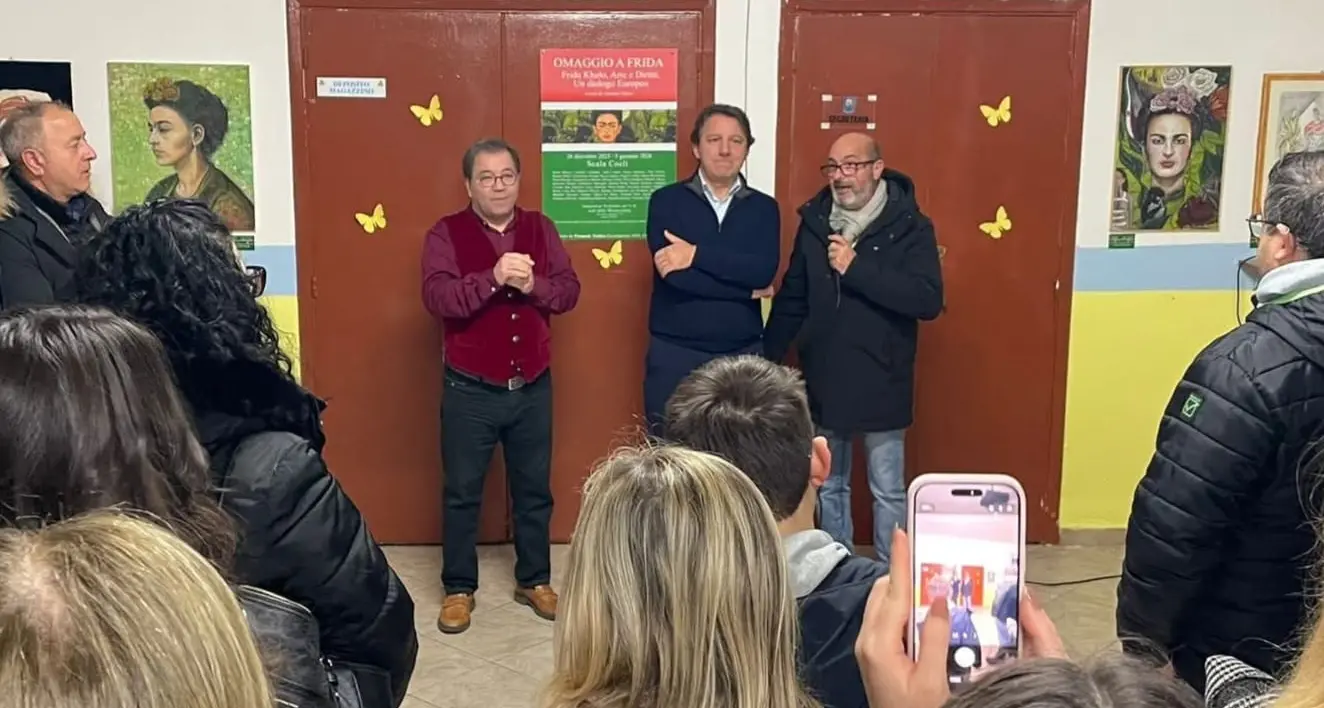 Scala Coeli, conclusa con successo la mostra “Omaggio a Frida”: Fusco e Tridico uniscono arte ed Europa\n