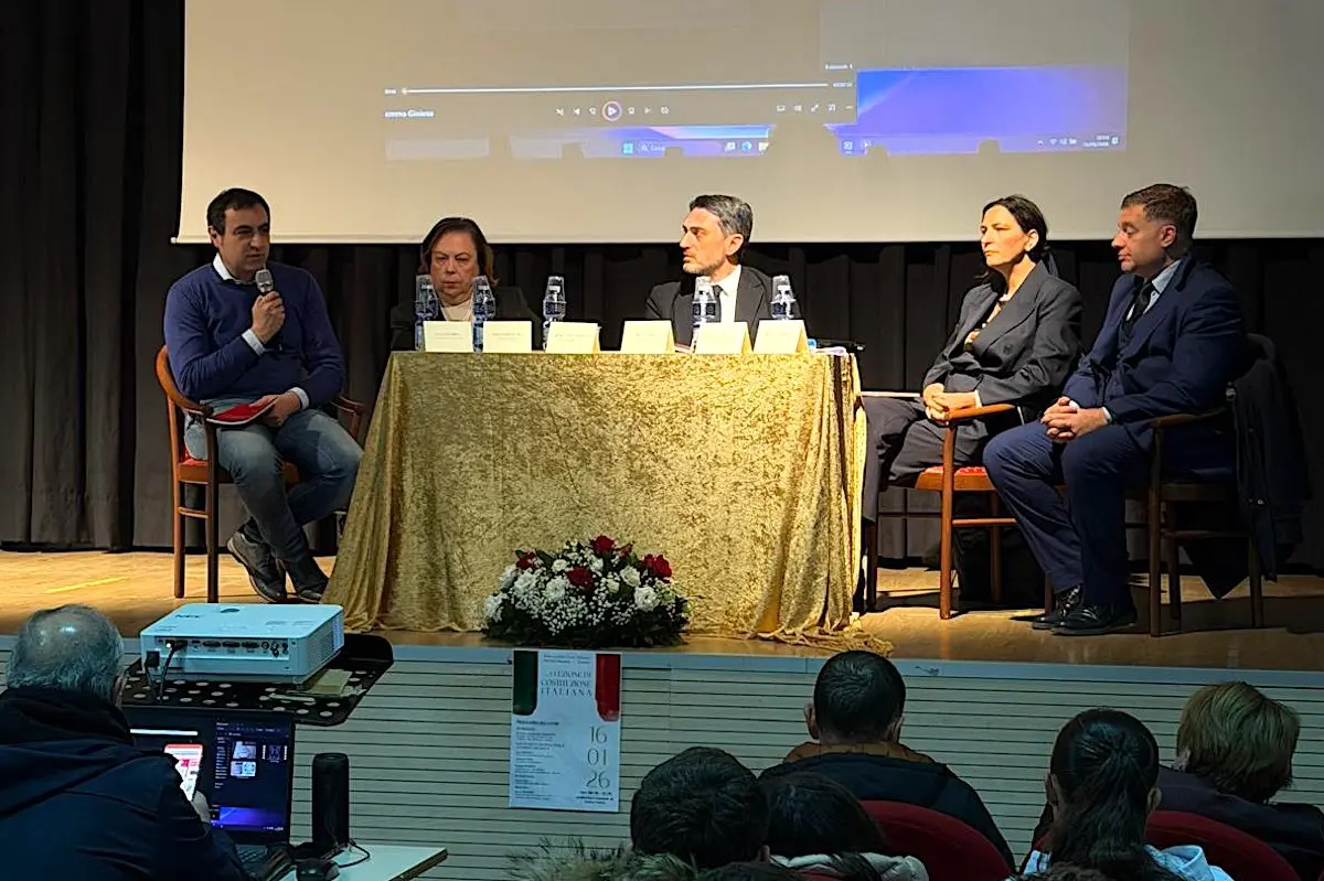 Gioiosa Ionica, Irto incontra gli studenti: Costituzione, democrazia e cittadinanza attiva al centro del confronto con le nuove generazioni\n