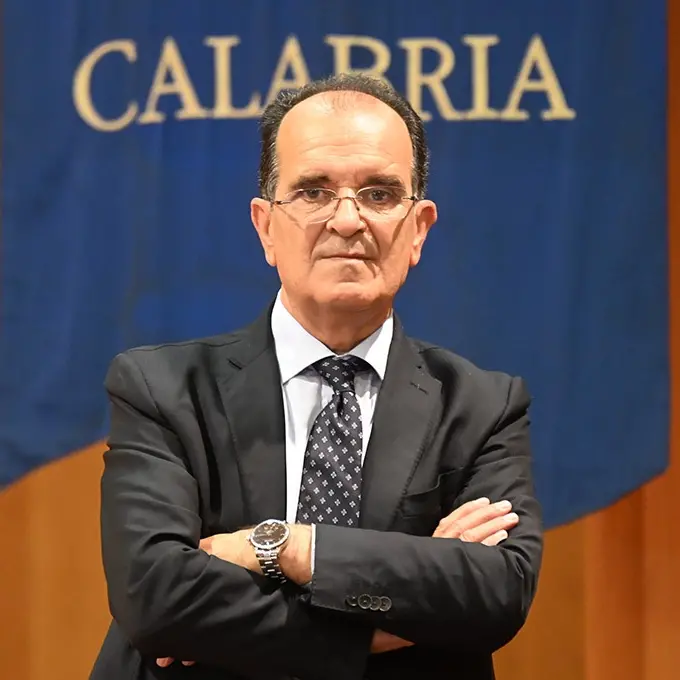 Sanità, il consigliere Enzo Bruno: «Servono scelte serie, non provvedimenti emergenziali. Attenzione su Catanzaro e Sant’Anna Hospital»\n