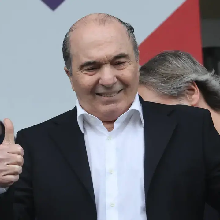 Cosenza con il\u00A0lutto al braccio contro il Crotone: omaggio a Rocco Commisso\n\n\n