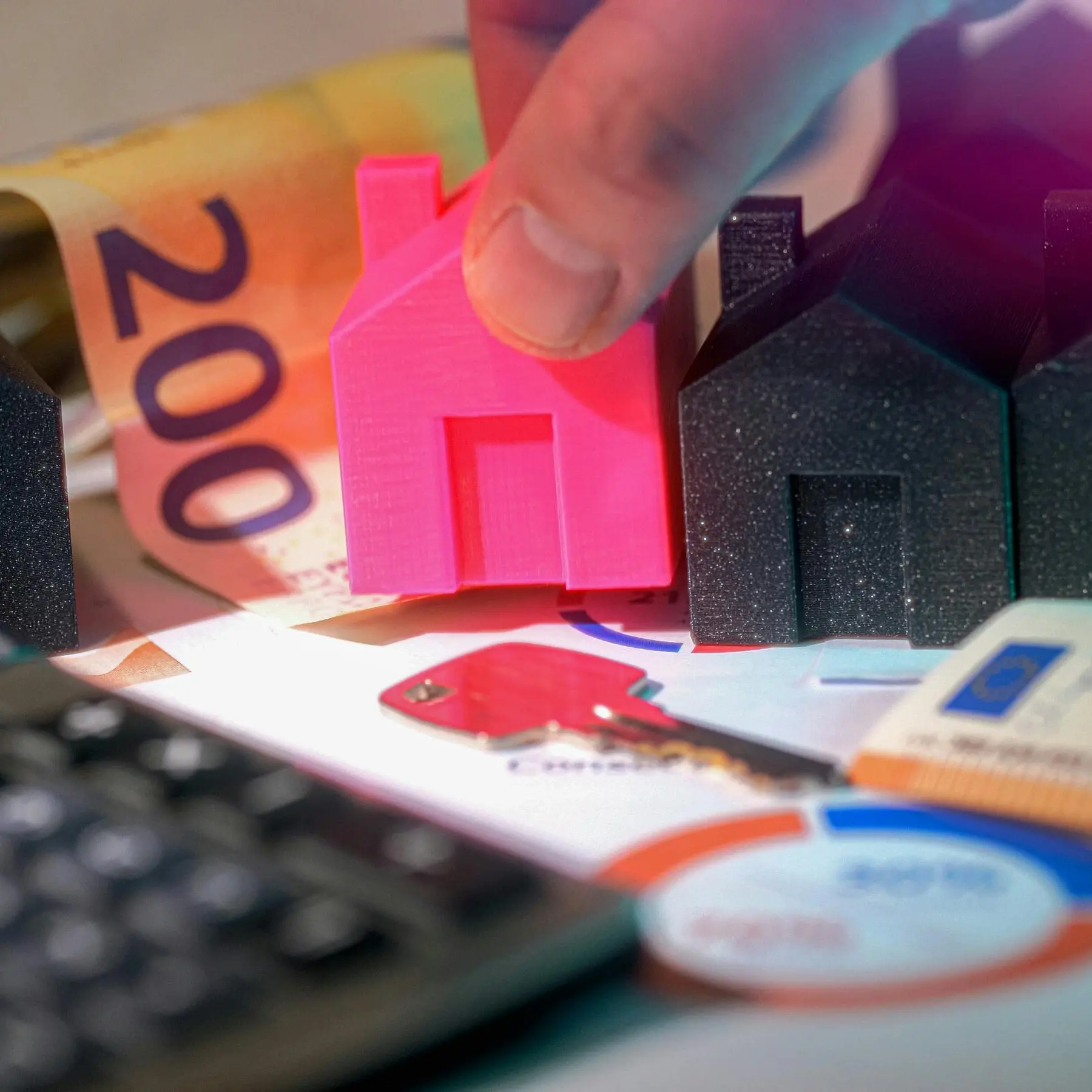 Calabria, 60mila famiglie a rischio sfratto: il disagio abitativo cresce tra giovani, immigrati e pensionati\n